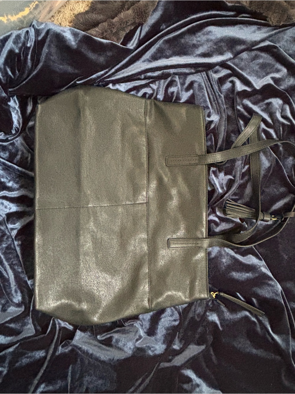 Classic Black Leather Tote Bag - Sleek Everyday Carry